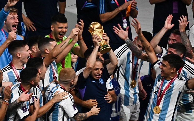 Lionel Messi đã trải qua một hành trình dài với nhiều thăng trầm trước khi chạm tay vào chiếc cúp World Cup