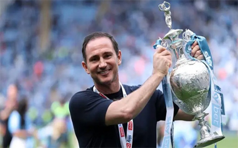 Phong cách thi đấu bền bỉ và thông minh giúp Lampard được gọi là người không phổi