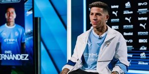 Khoảnh khắc Enzo Fernandez ra mắt Man City